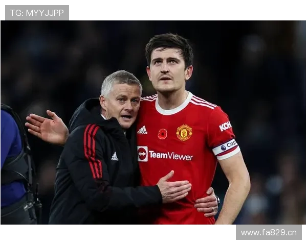 曼联更衣室矛盾问题持续显现,对球队赛季稳定性形成考验 曼联更衣室矛盾问题持续显现,对球队赛季稳定性形成考验