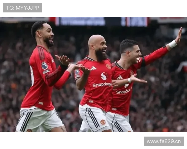 曼联成绩回暖,但问题持续积累,稳定性面临考验 曼联成绩回暖,但问题持续积累,稳定性面临考验