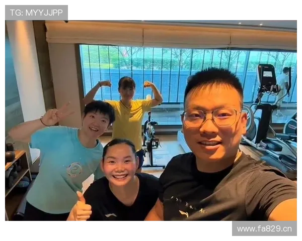 何卓佳出门带的包，比我一个月工资还多？这生活咋这么反差...