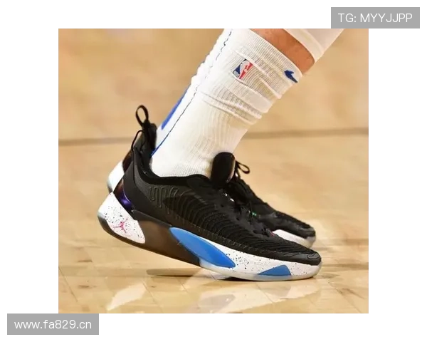 韩旭穿着球鞋逛街？一看价格差点把钱包笑瘫了！