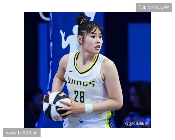 李月汝随手拎的包比我整年工资还厚，看到那背影我直接懵了