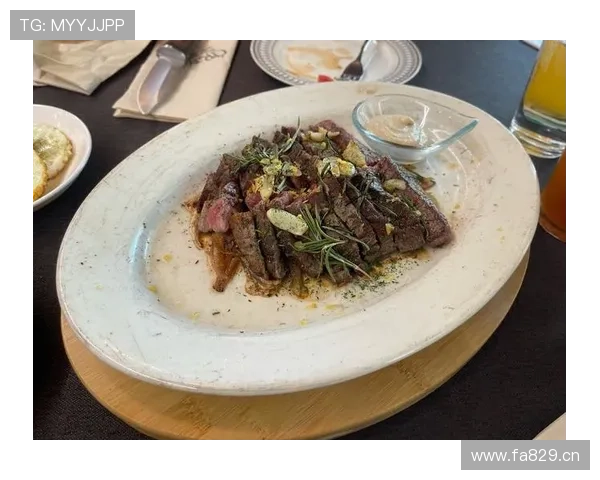 阿尔瓦雷斯训练完直接去超市抢打折牛排，这反差谁懂